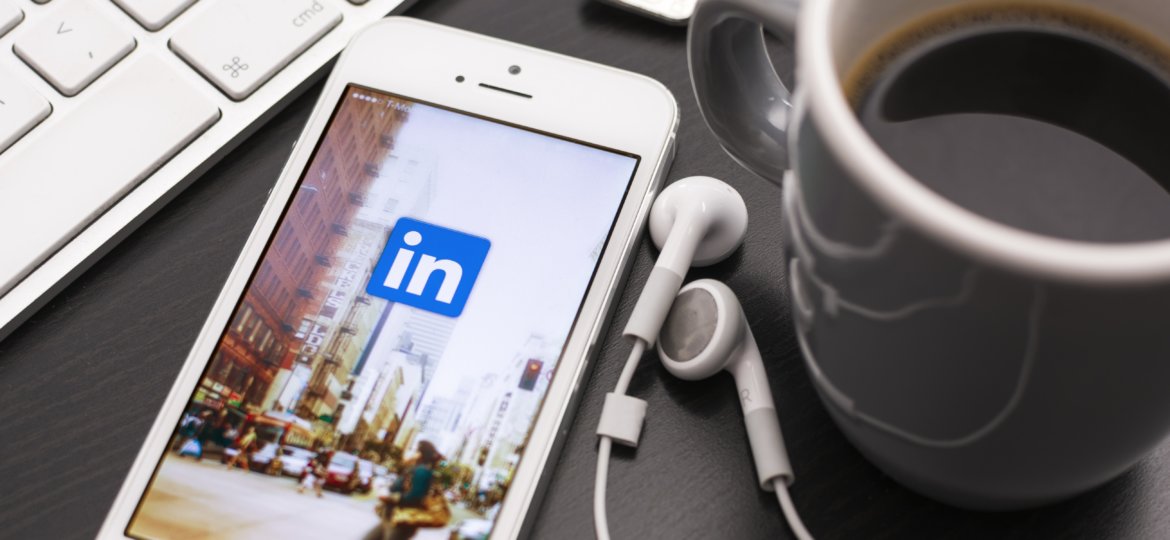 de voordelen van linkedin advertising wordt bekeken